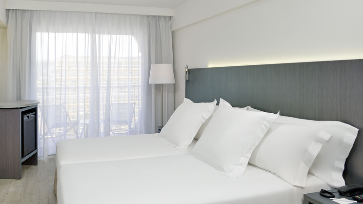 House Room Pool View